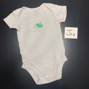 ⭐️5/$10.00⭐️ Carter's 3m White and Grey Striped Bodysuit with Turtle